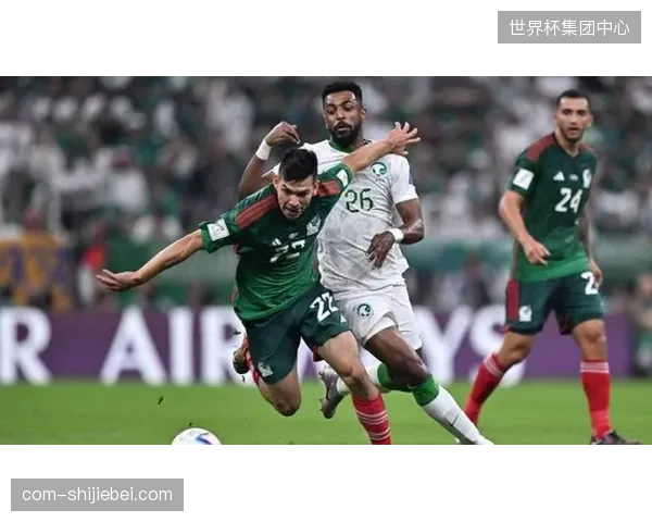 墨西哥队虽为主办国且近期胜率高，但历史交锋中从未胜过南非，揭幕战面临心理考验